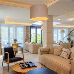 4 Bedroom Villa with Pool, Sumartin, sleeps 8